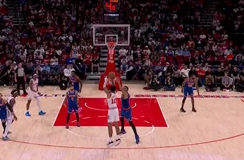 九游体育APP下载-史密斯顶着唐斯三分再中，火箭三分32投14中&amp;amp;命中率43.8%