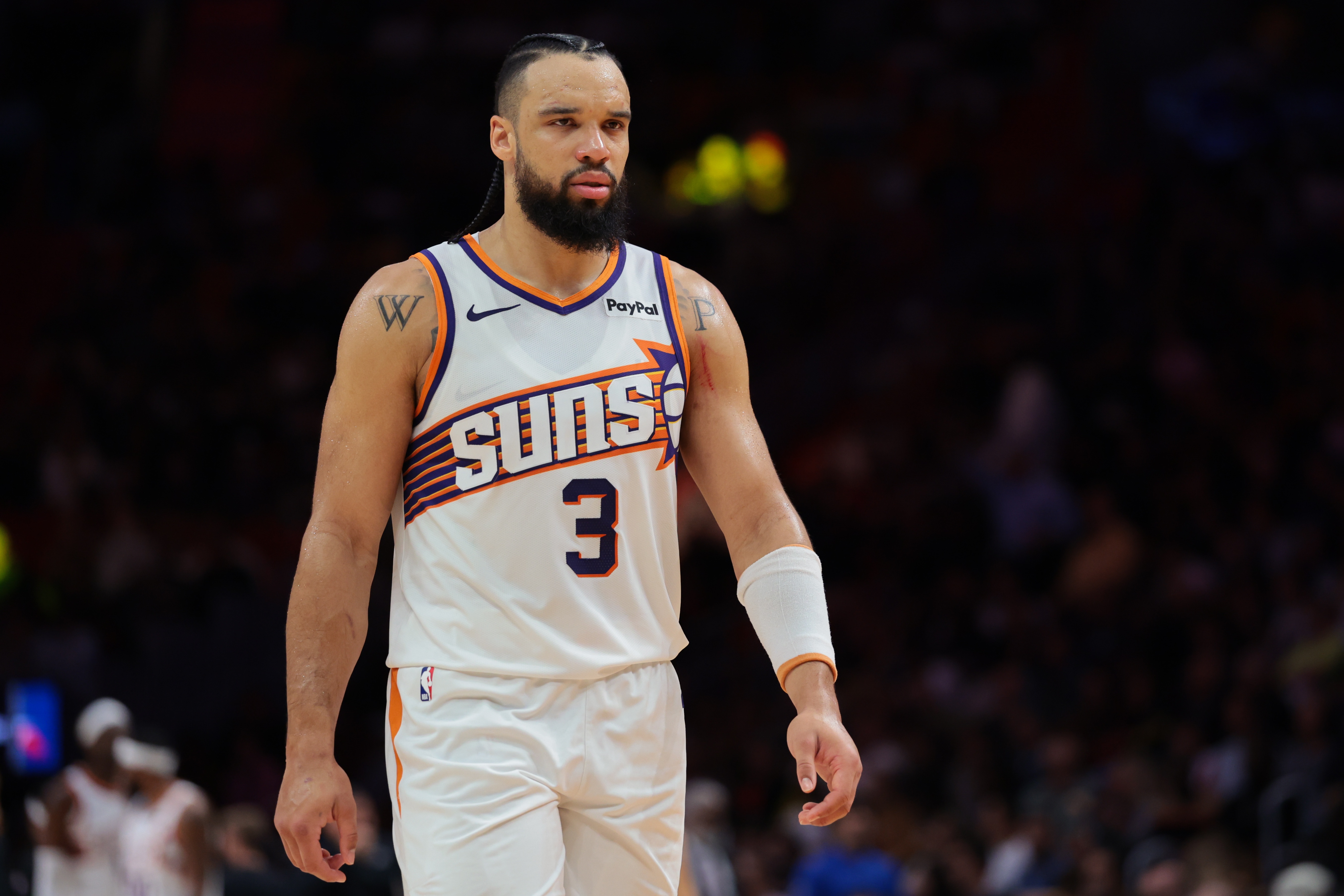 不太行！狄龙复出13投仅4中拿到9分5板有5犯规 三分3中1